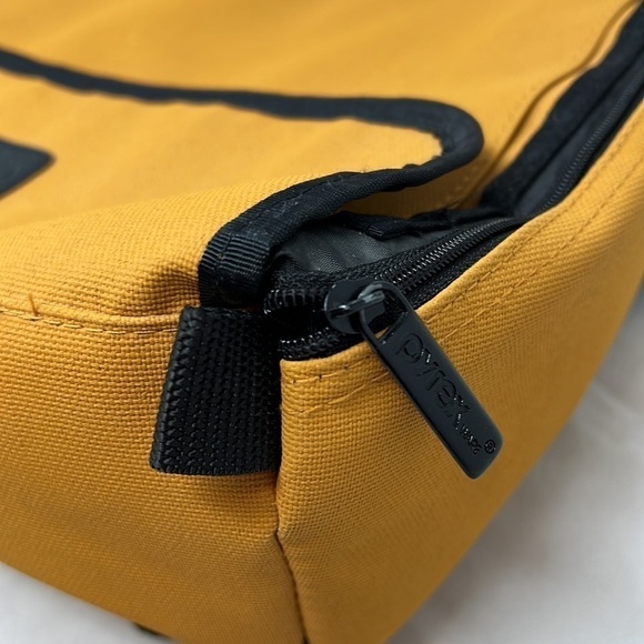 Pyrex Portables Mustard Yellow Zip Around Deep Carrier - Picture 7 of 13
